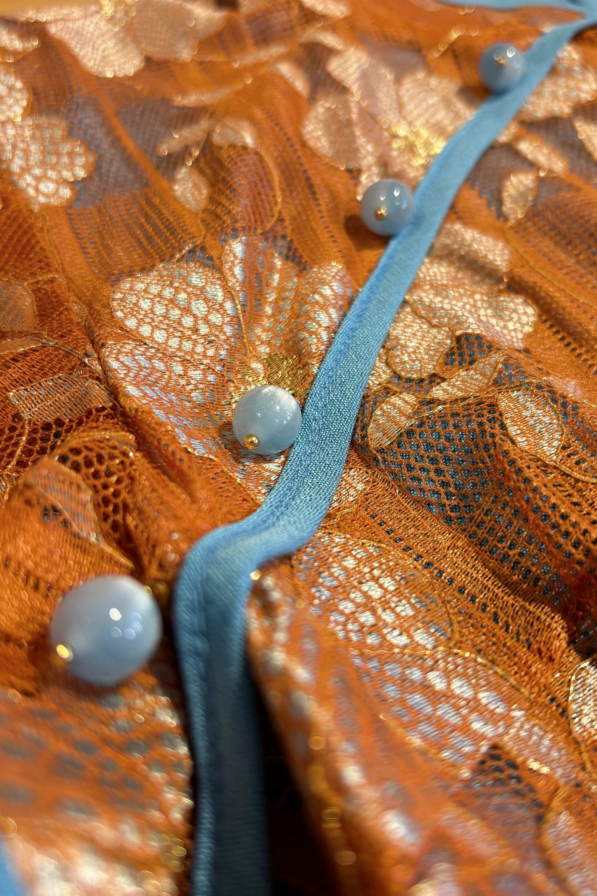 VINTAGE HSI SHIH IN EMBERS EDGE