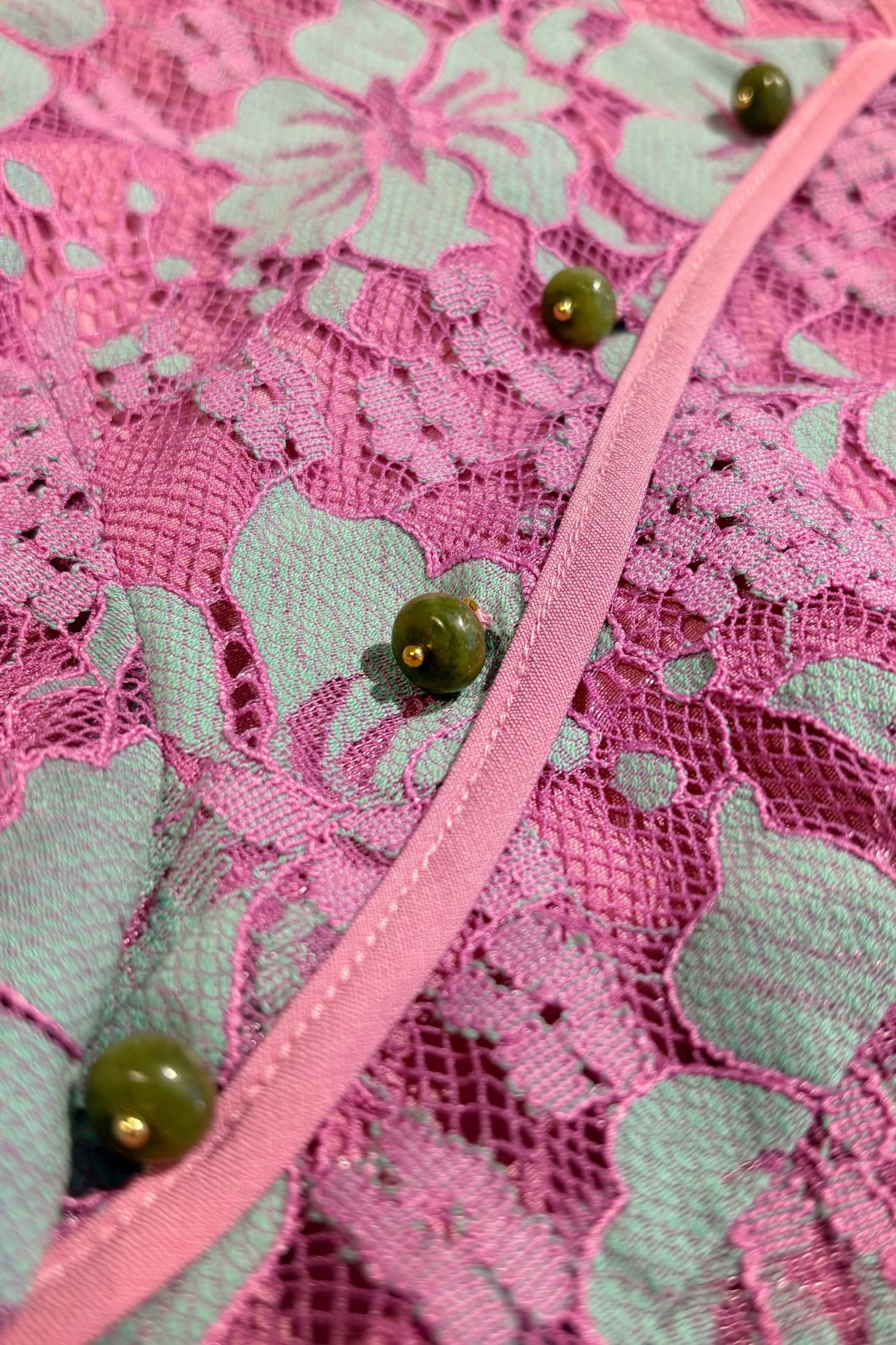 VINTAGE HSI SHIH IN MAGENTA MIRAGE