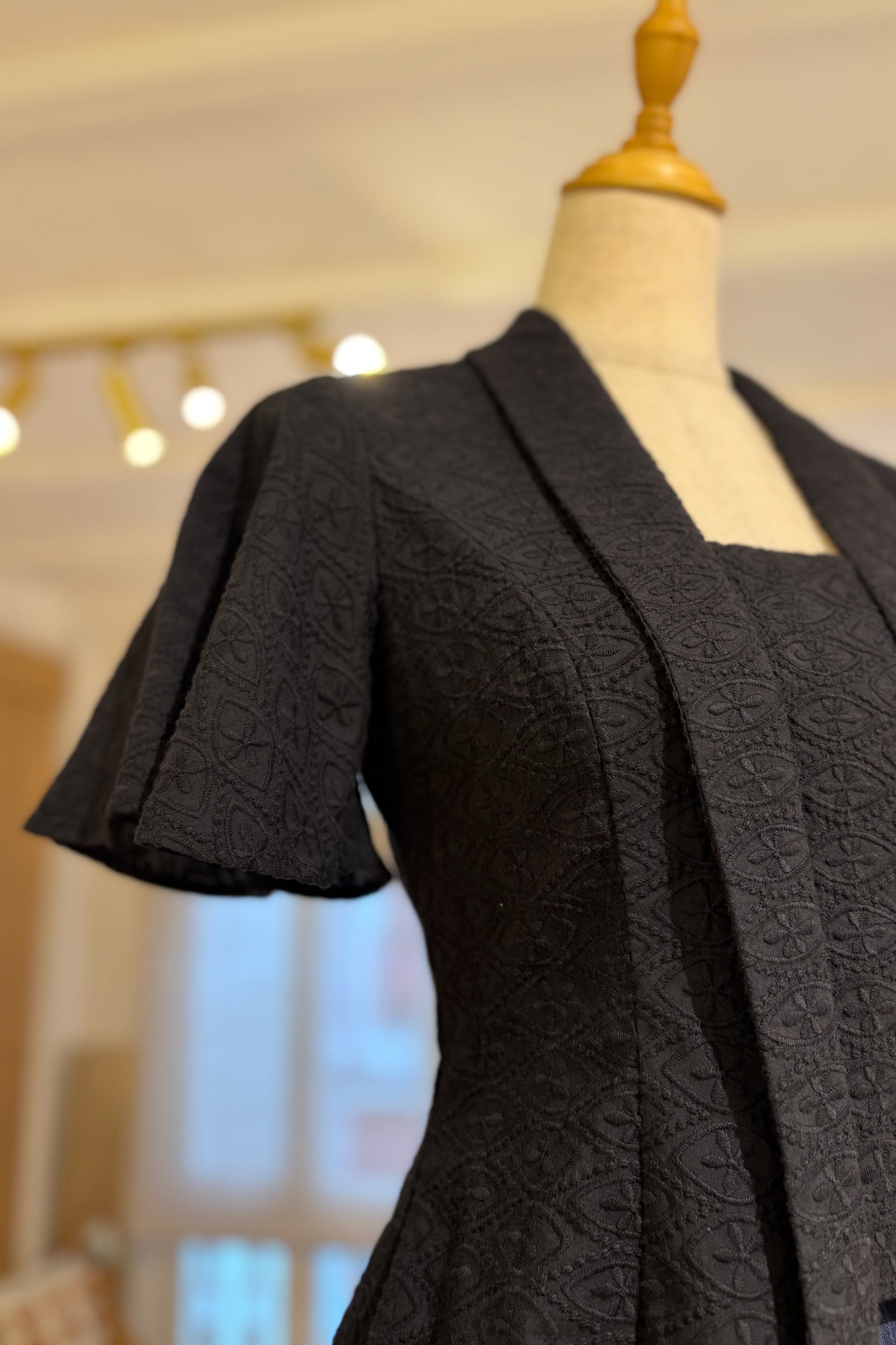 KEBAYA TOP IN HITAM MANIS