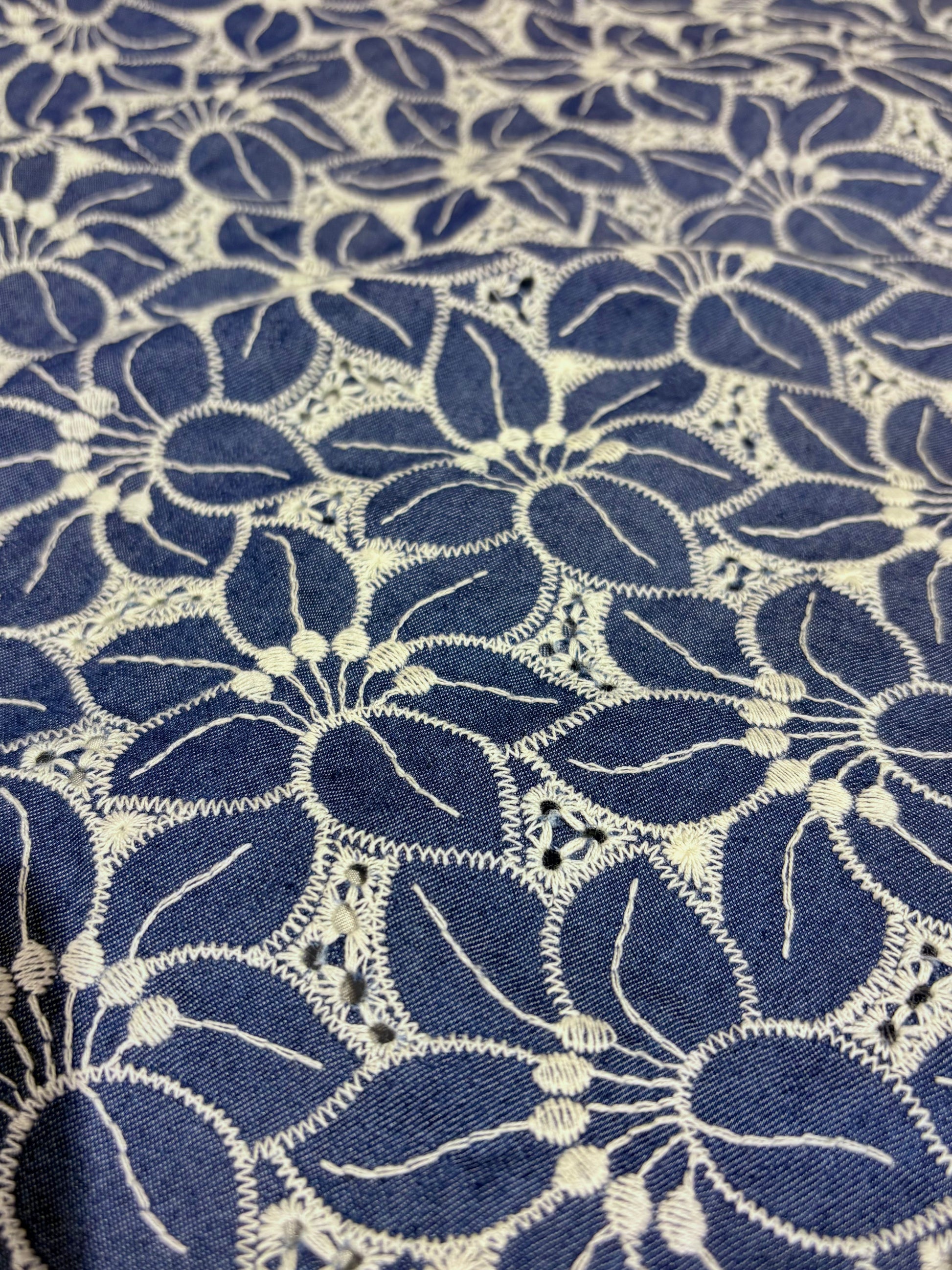 TAILORED SHORTS IN NAVY AZALEA