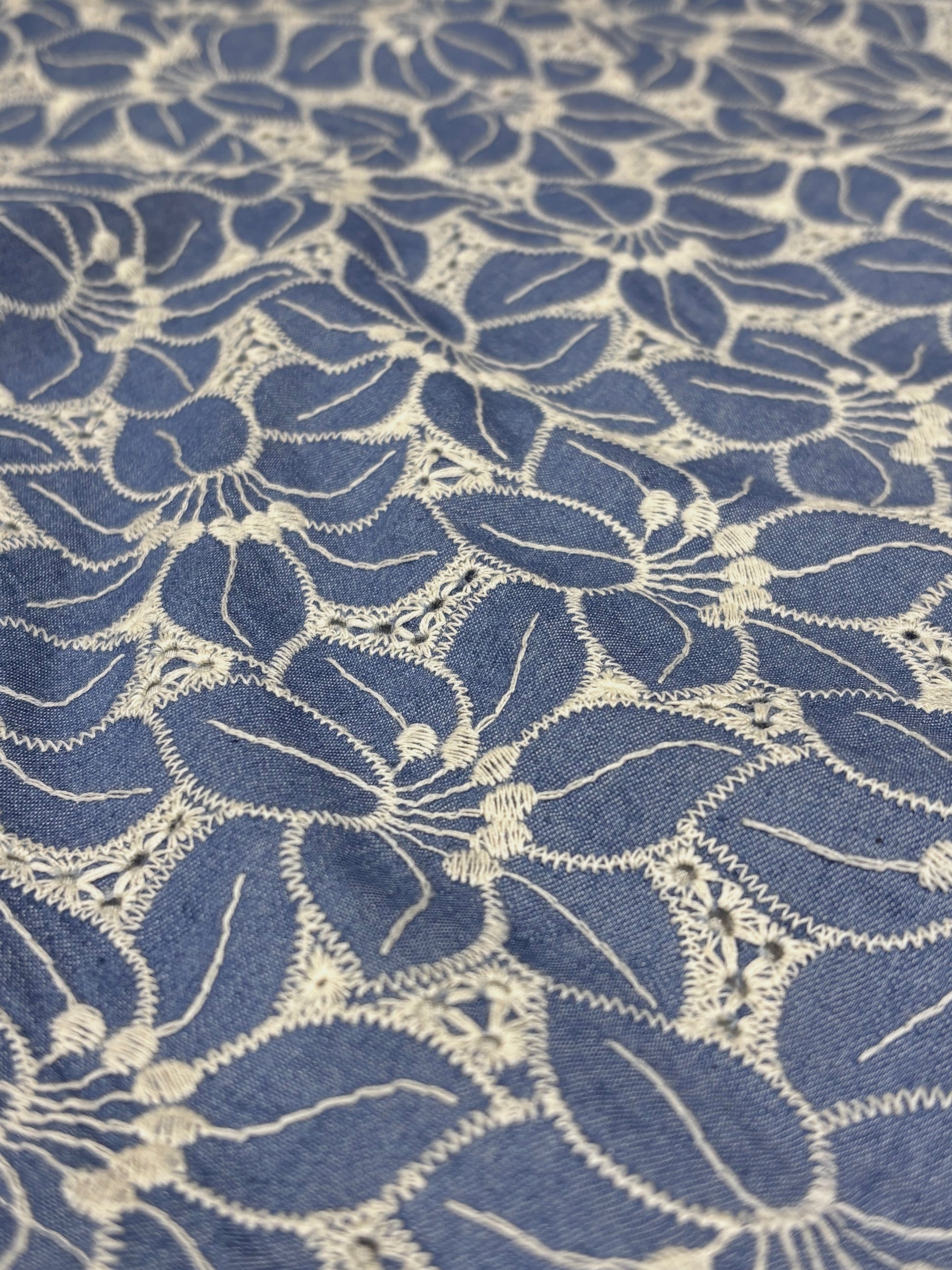 TAILORED SHORTS IN BLUE AZALEA