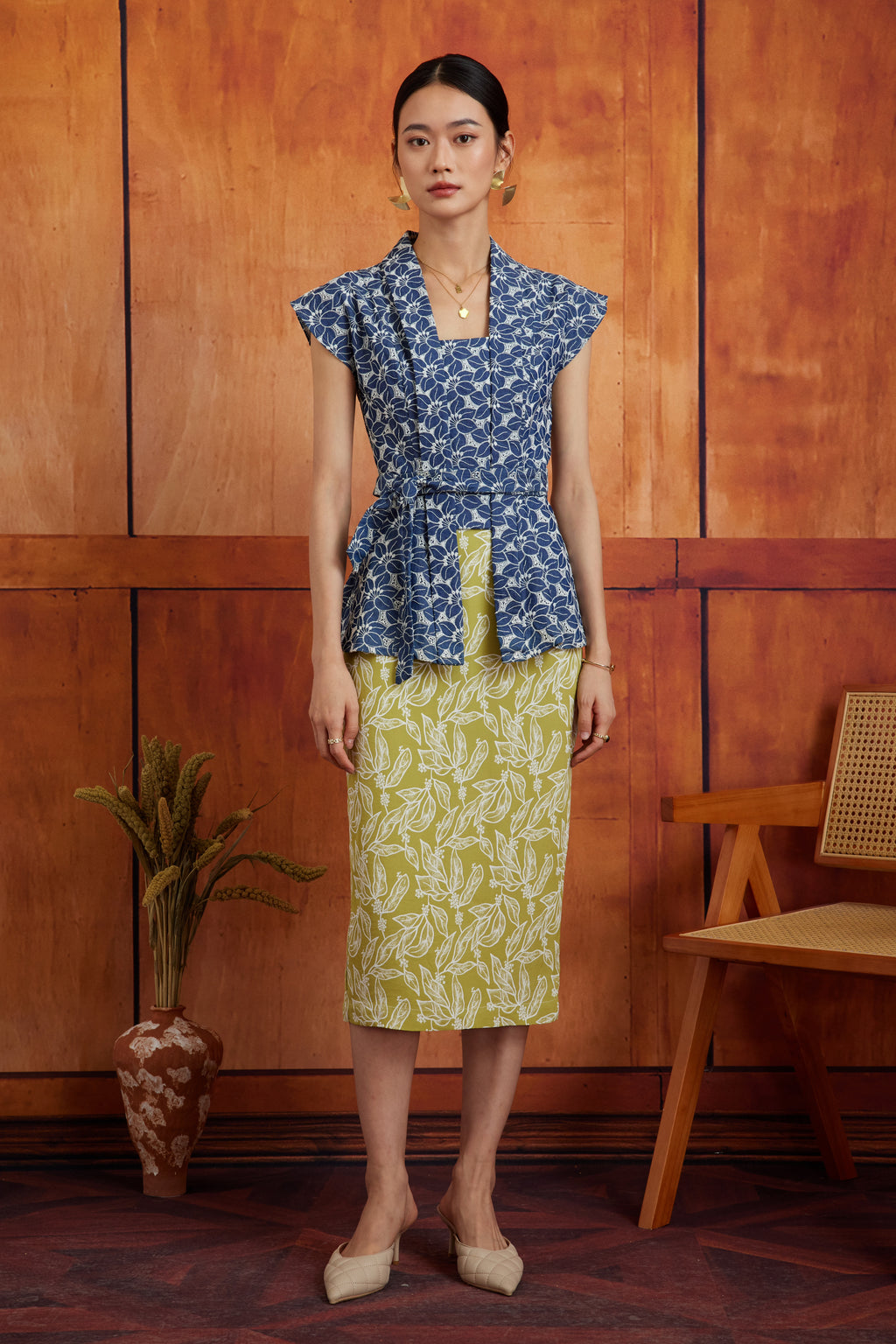 NYA CHIK TOP IN NAVY AZALEA