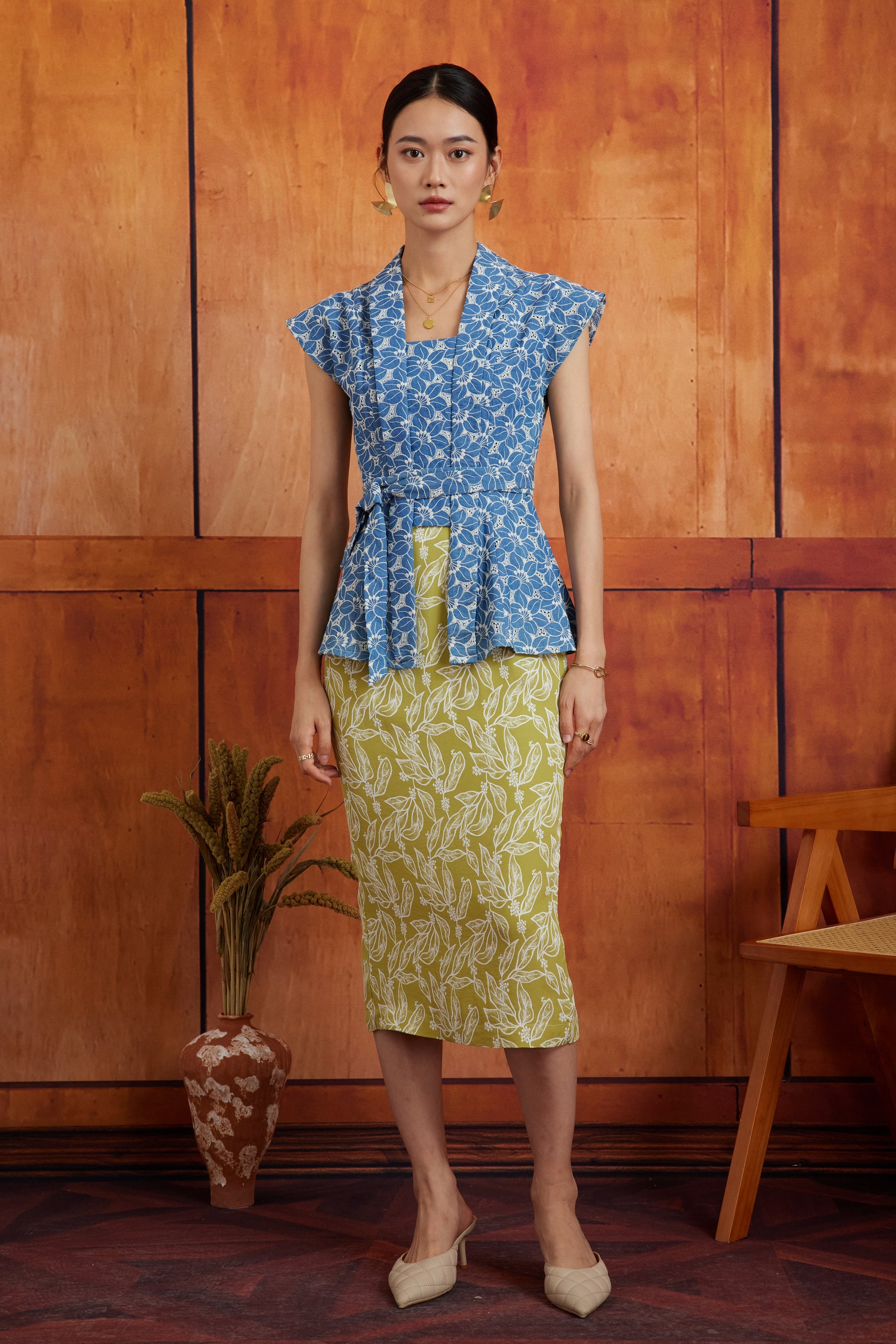 NYA CHIK TOP IN BLUE AZALEA