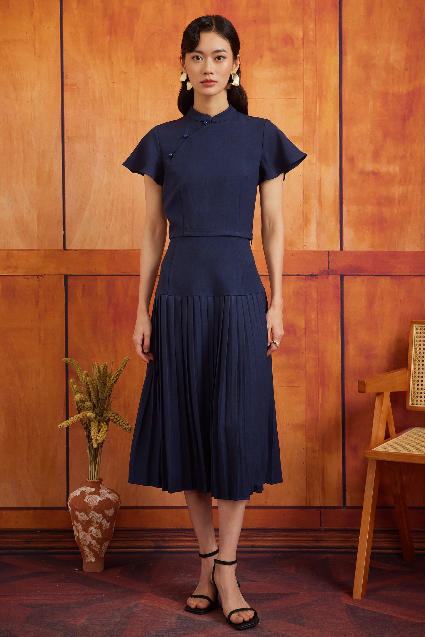 PLISSER SKIRT IN MIDNIGHT DREAM