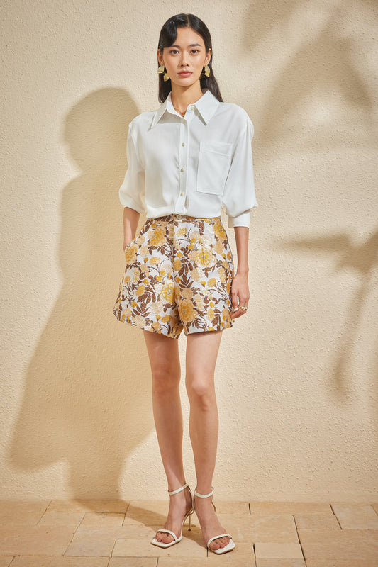 TAILORED SHORTS IN CHAMOMILE