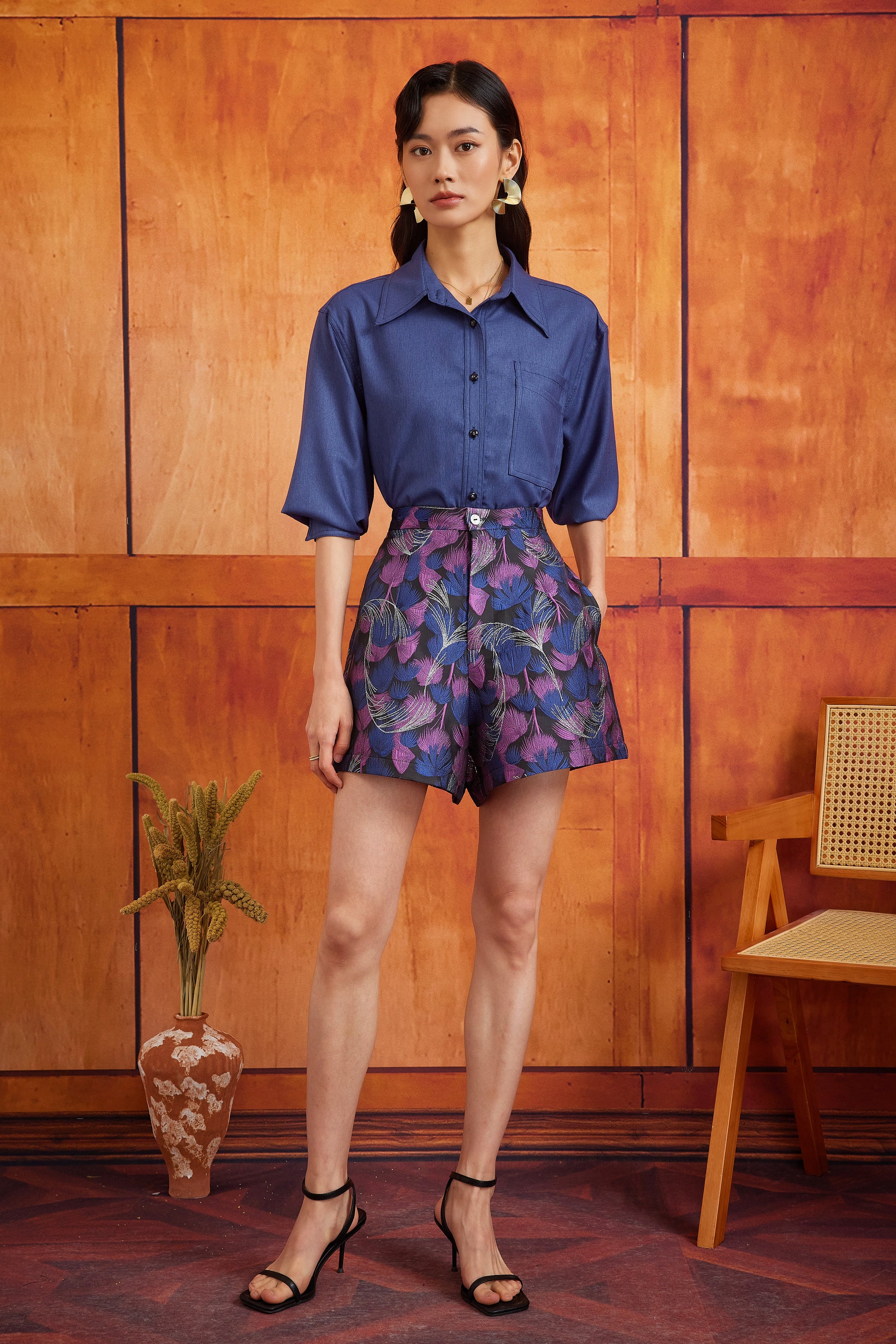 TAILORED SHORTS IN DARK WISTERIA