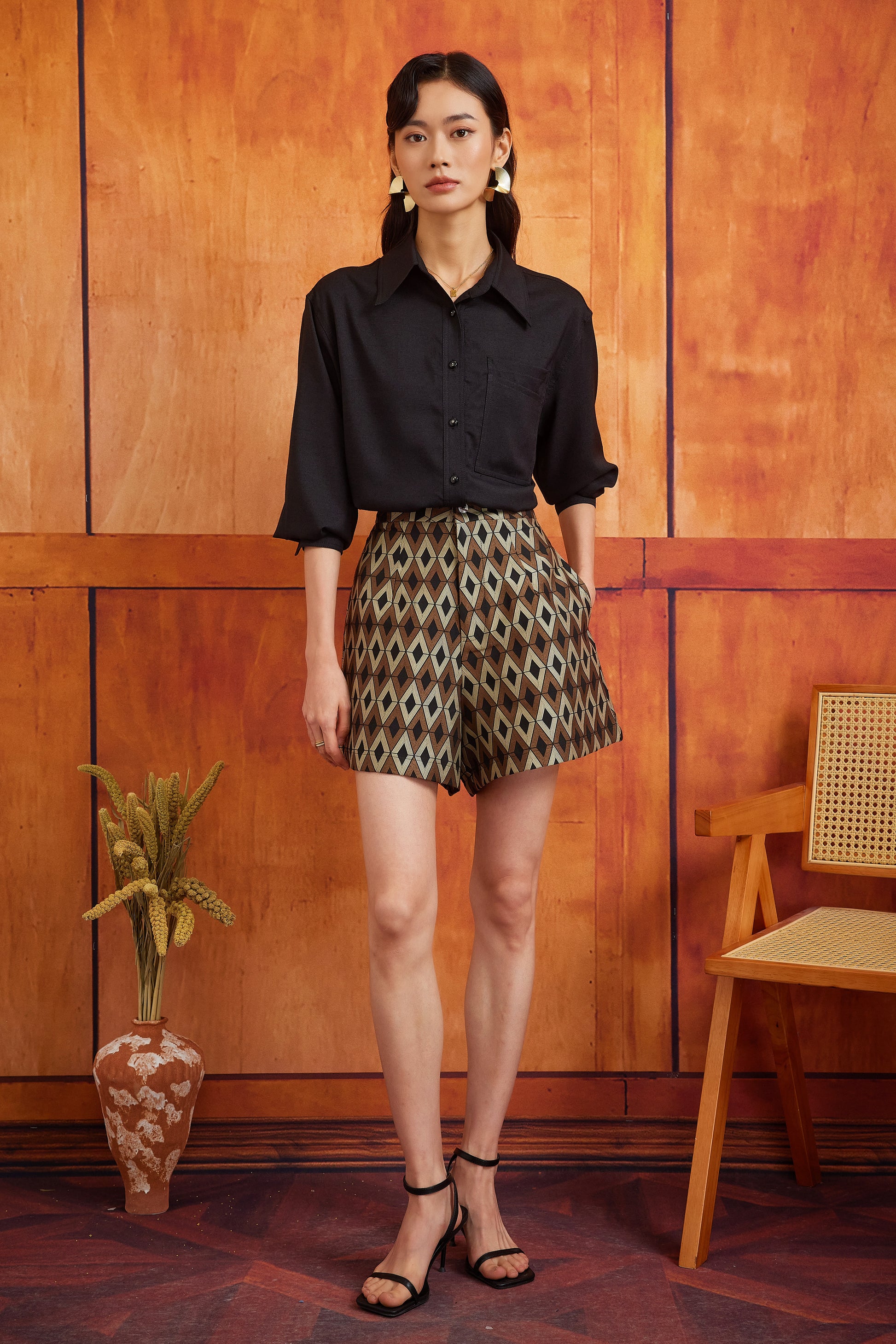 TAILORED SHORTS IN ARABICA