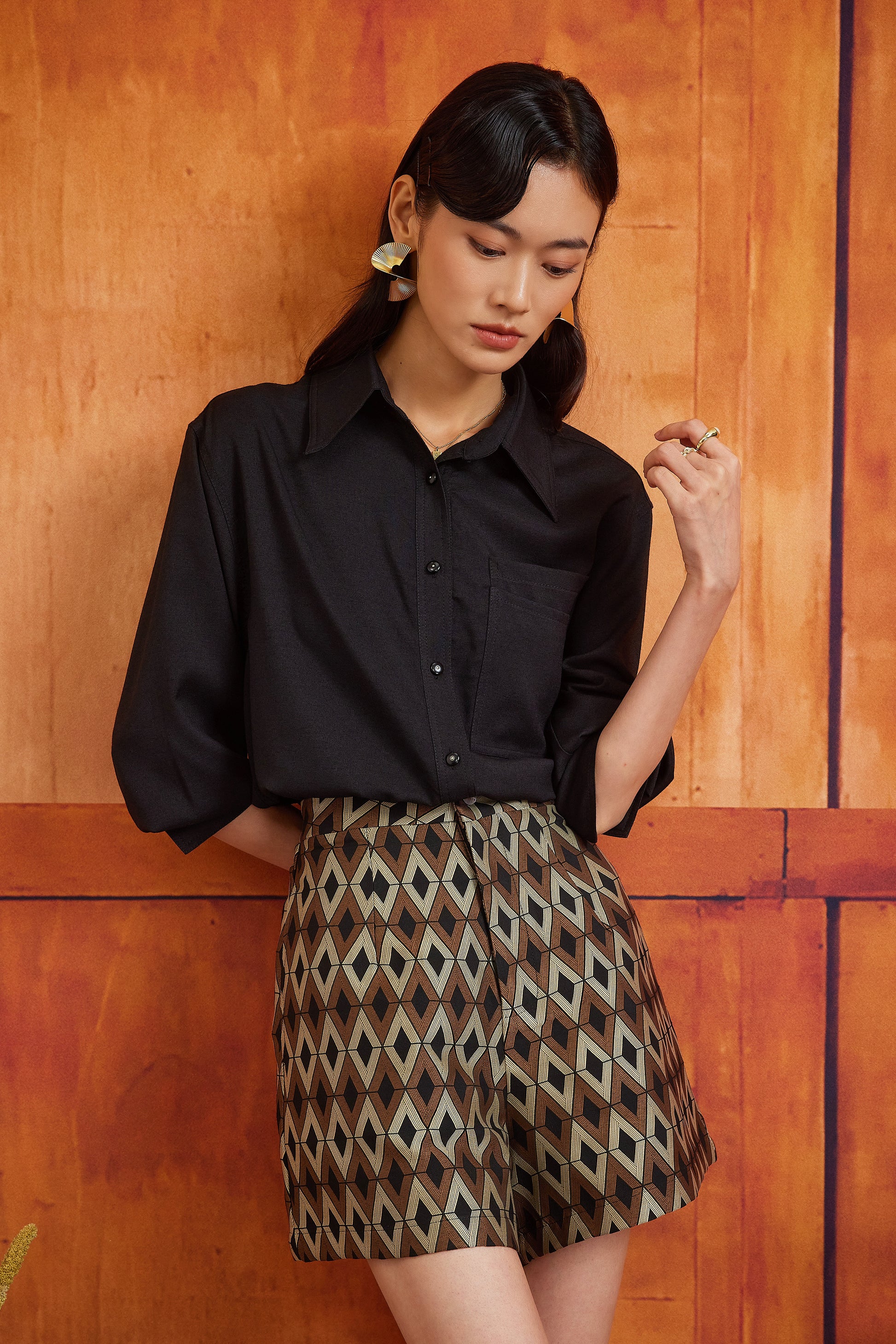 TAILORED SHORTS IN ARABICA