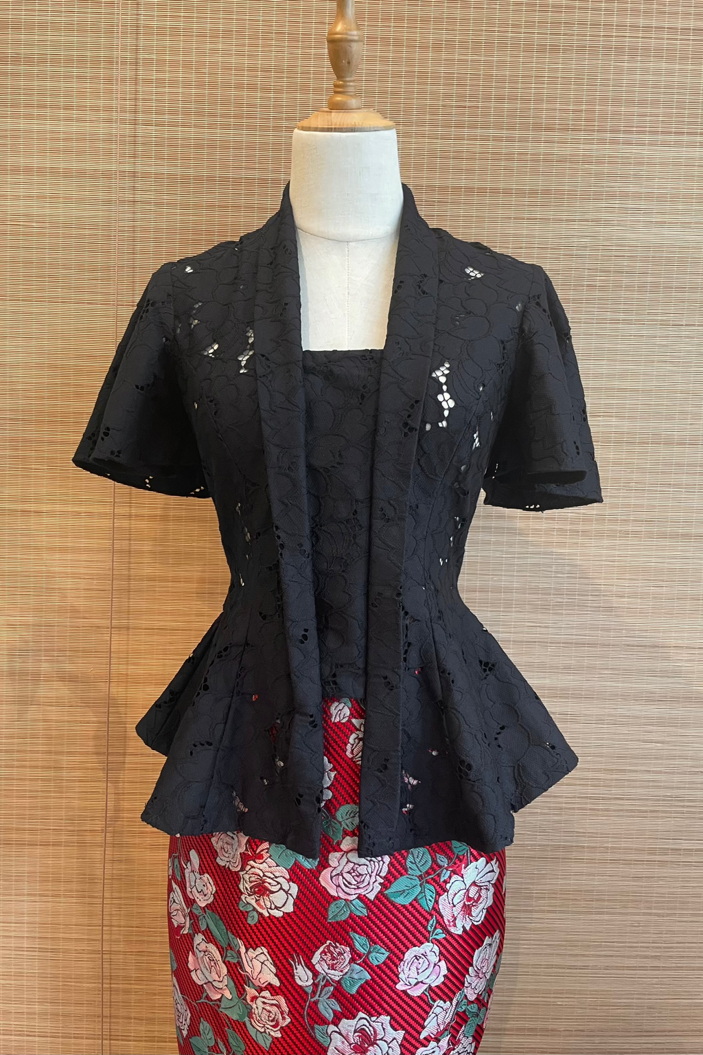 KEBAYA TOP IN BLACK TEA