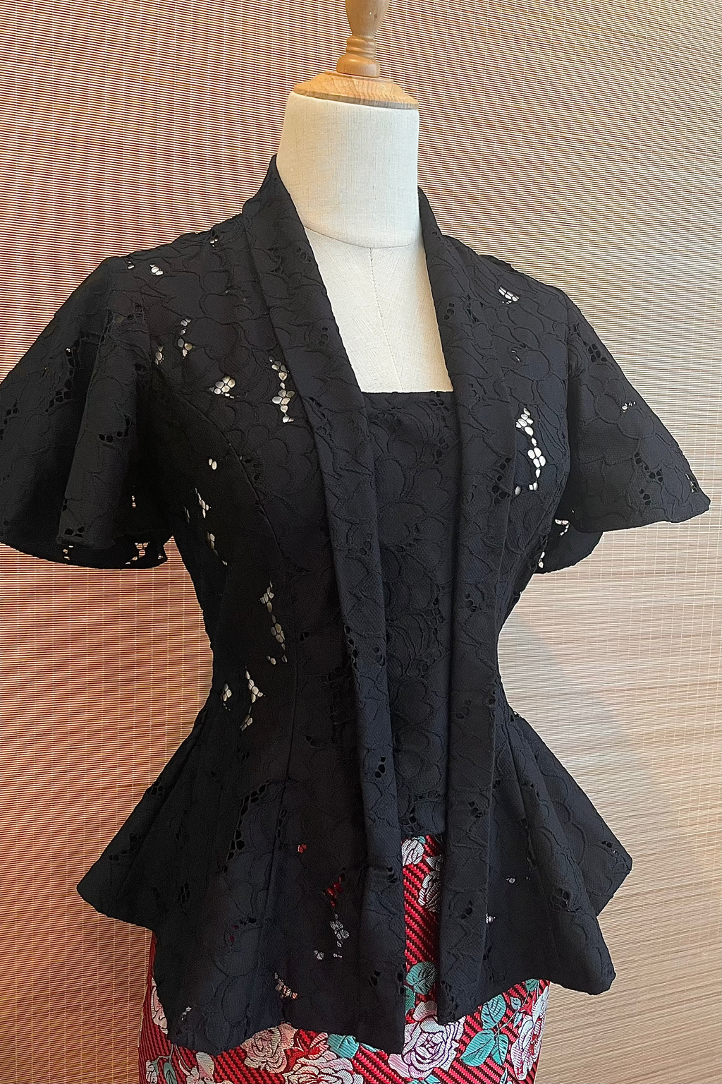 KEBAYA TOP IN BLACK TEA