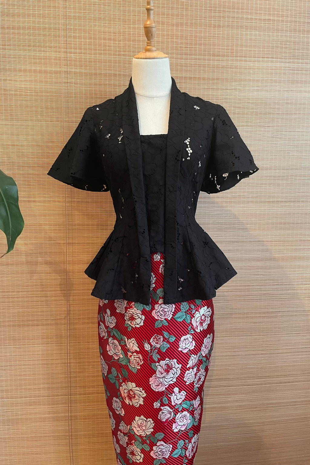 KEBAYA TOP IN BLACK TEA