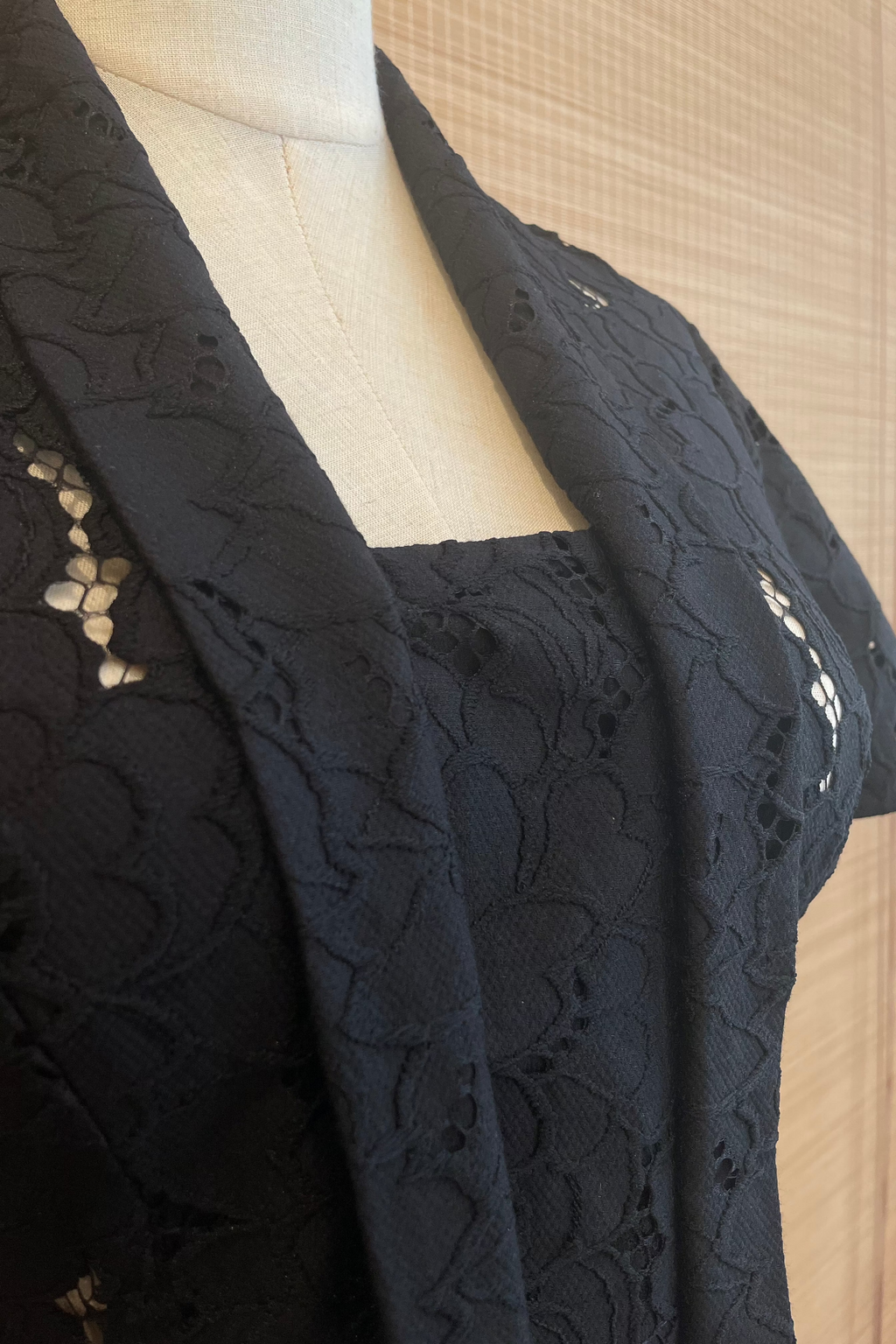 KEBAYA TOP IN BLACK TEA