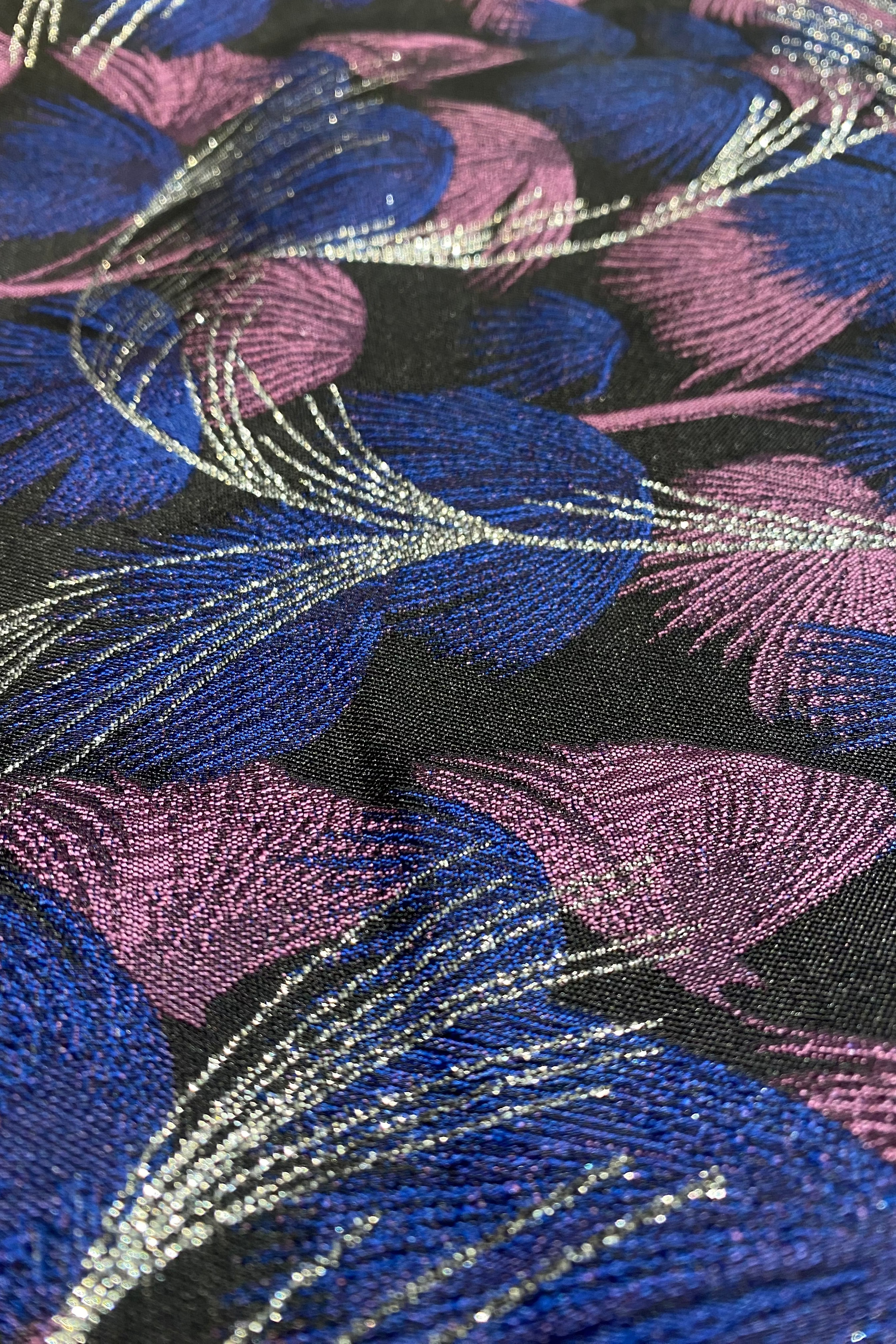 TAILORED SHORTS IN DARK WISTERIA