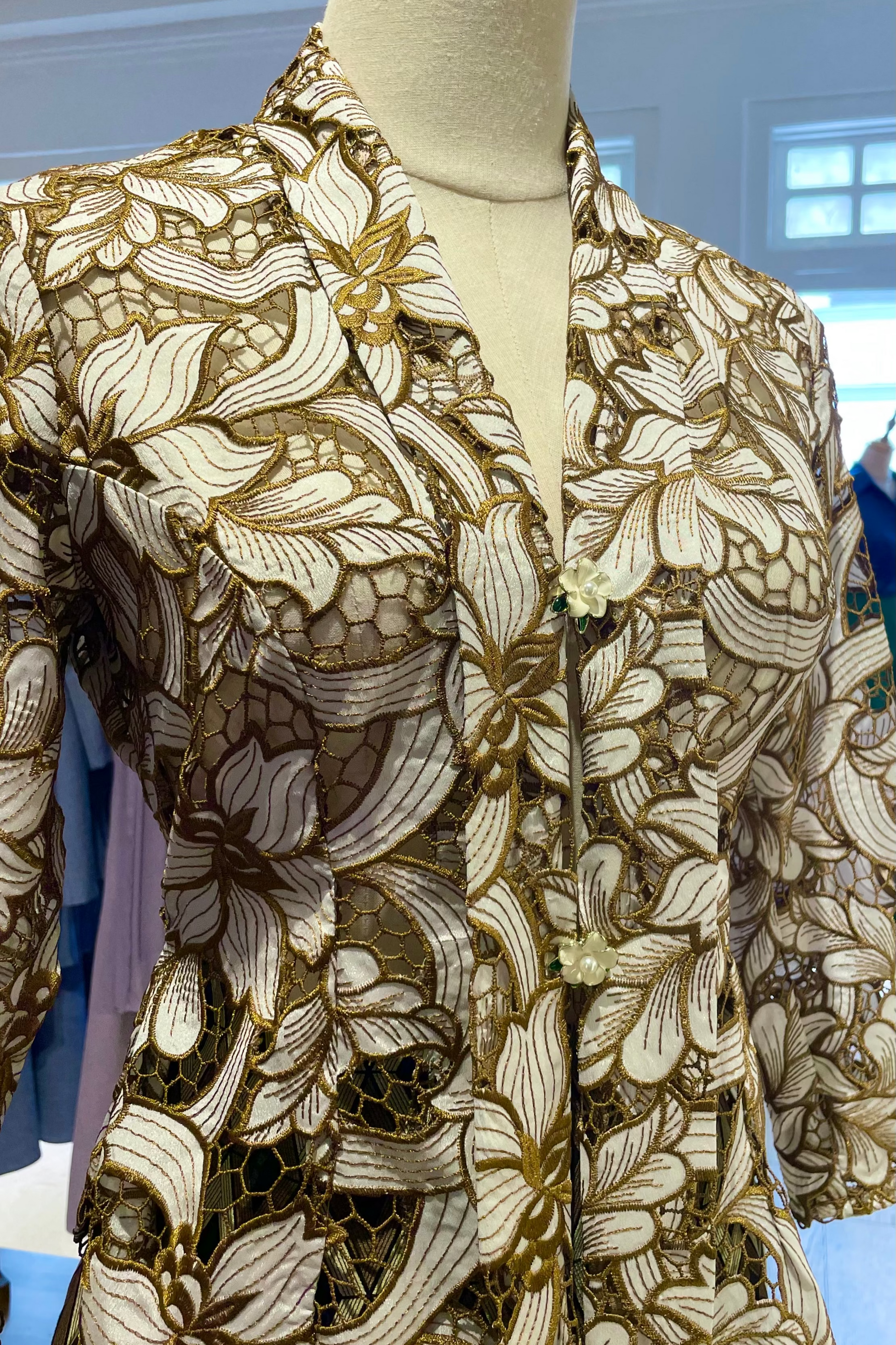 KEBAYA TOP IN AMBER BLOOM