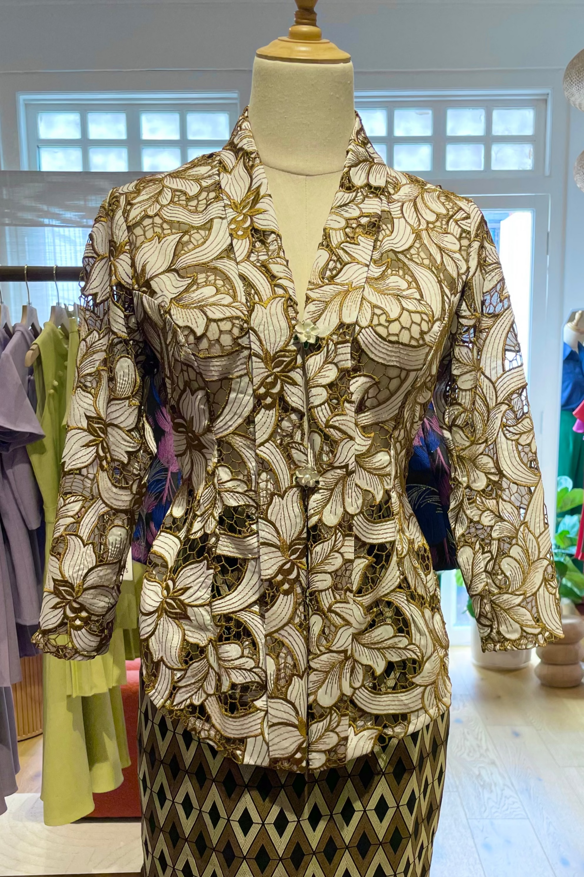 KEBAYA TOP IN AMBER BLOOM