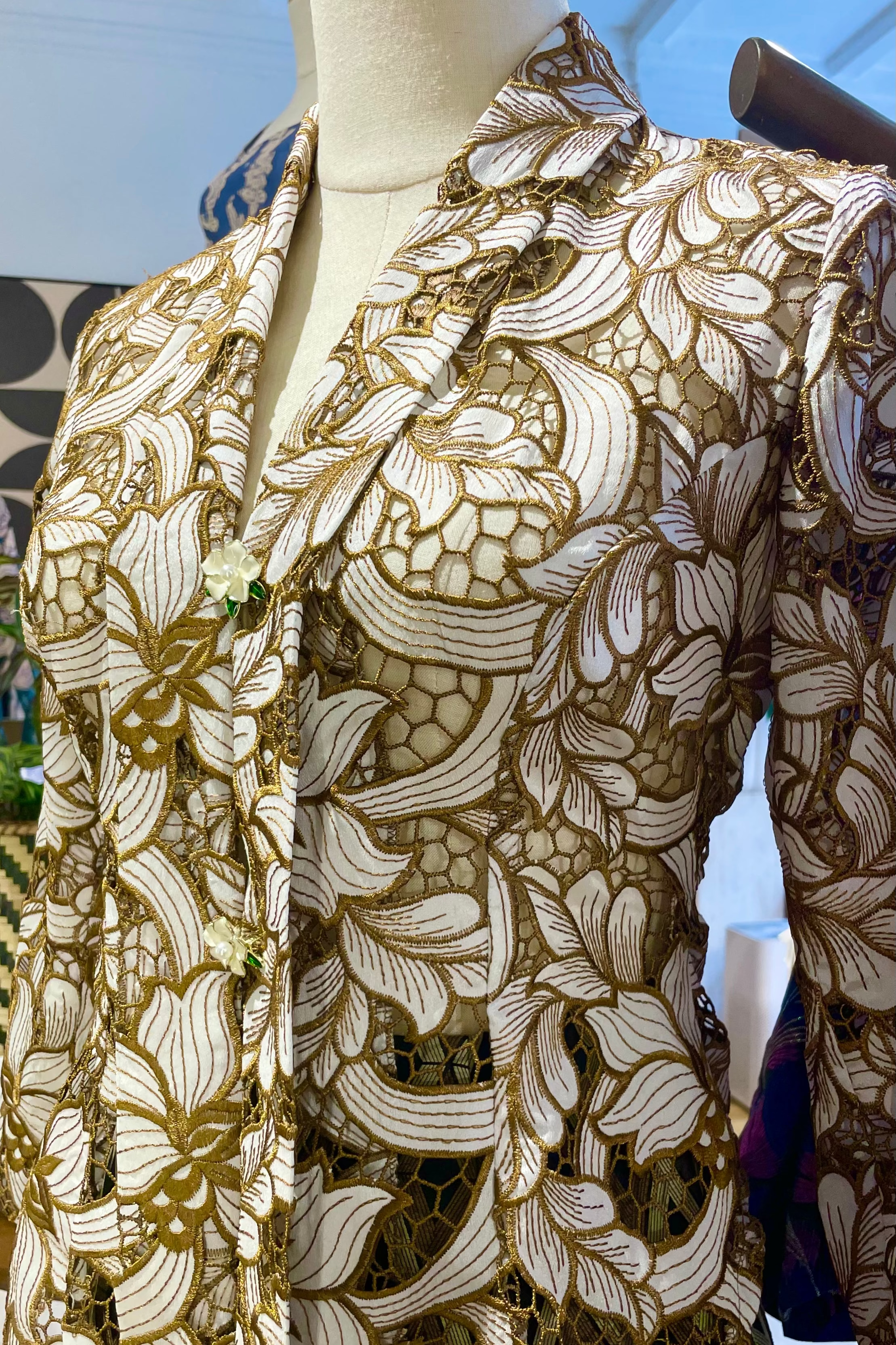 KEBAYA TOP IN AMBER BLOOM