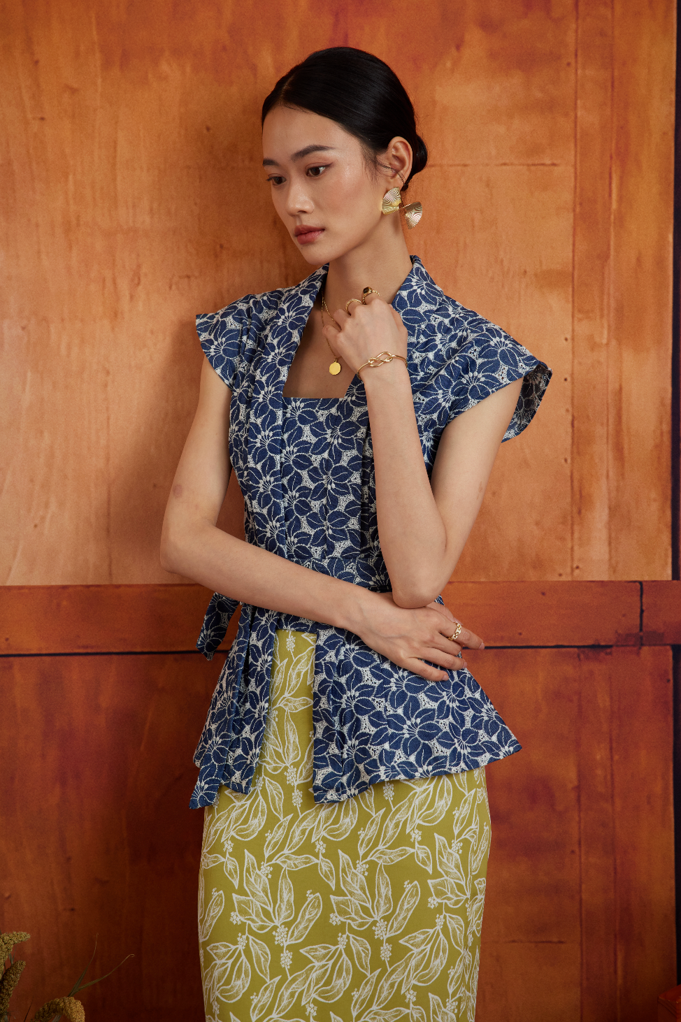 NYA CHIK TOP IN NAVY AZALEA